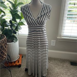 Max Studio Maxi size Medium M In gently used condition lot5669